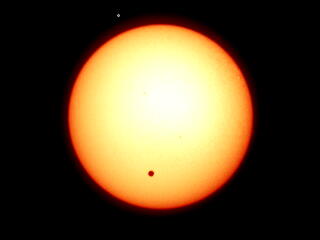 金星の太陽面通過の写真