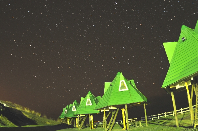 みさき台公園のバンガローと星空の写真