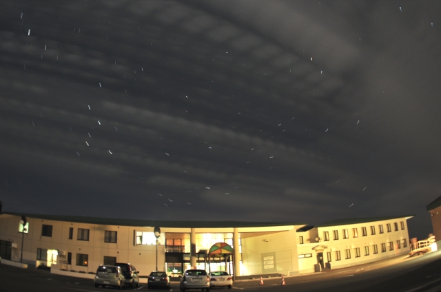 岬センターと星空の写真