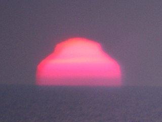 UFO型の太陽の写真