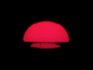 金星が通過中の太陽の写真